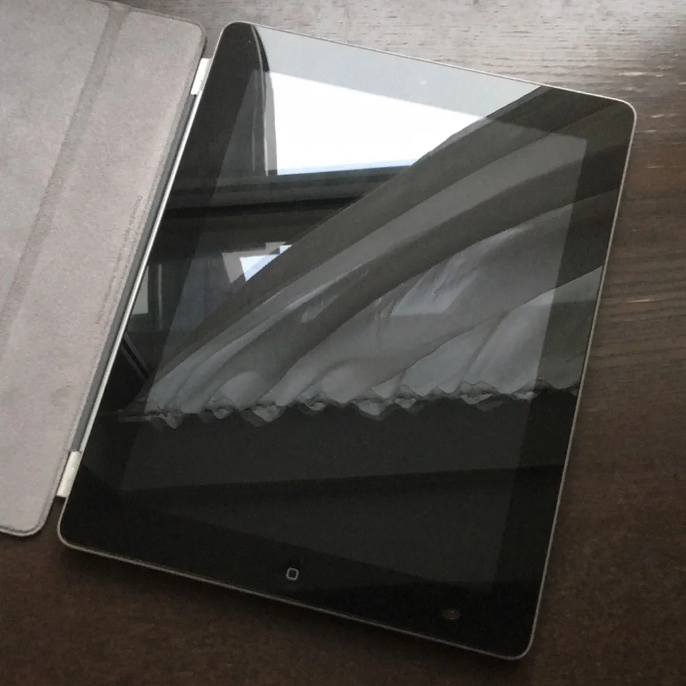 iPad 2 32GB with gray case stand model A1416 mint